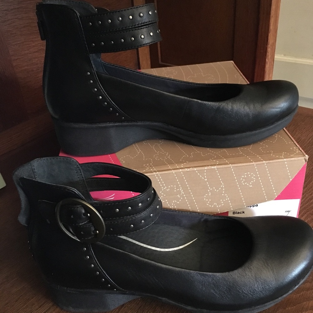 NEW IN BOX Dansko Lois Nappa Black Leather 39